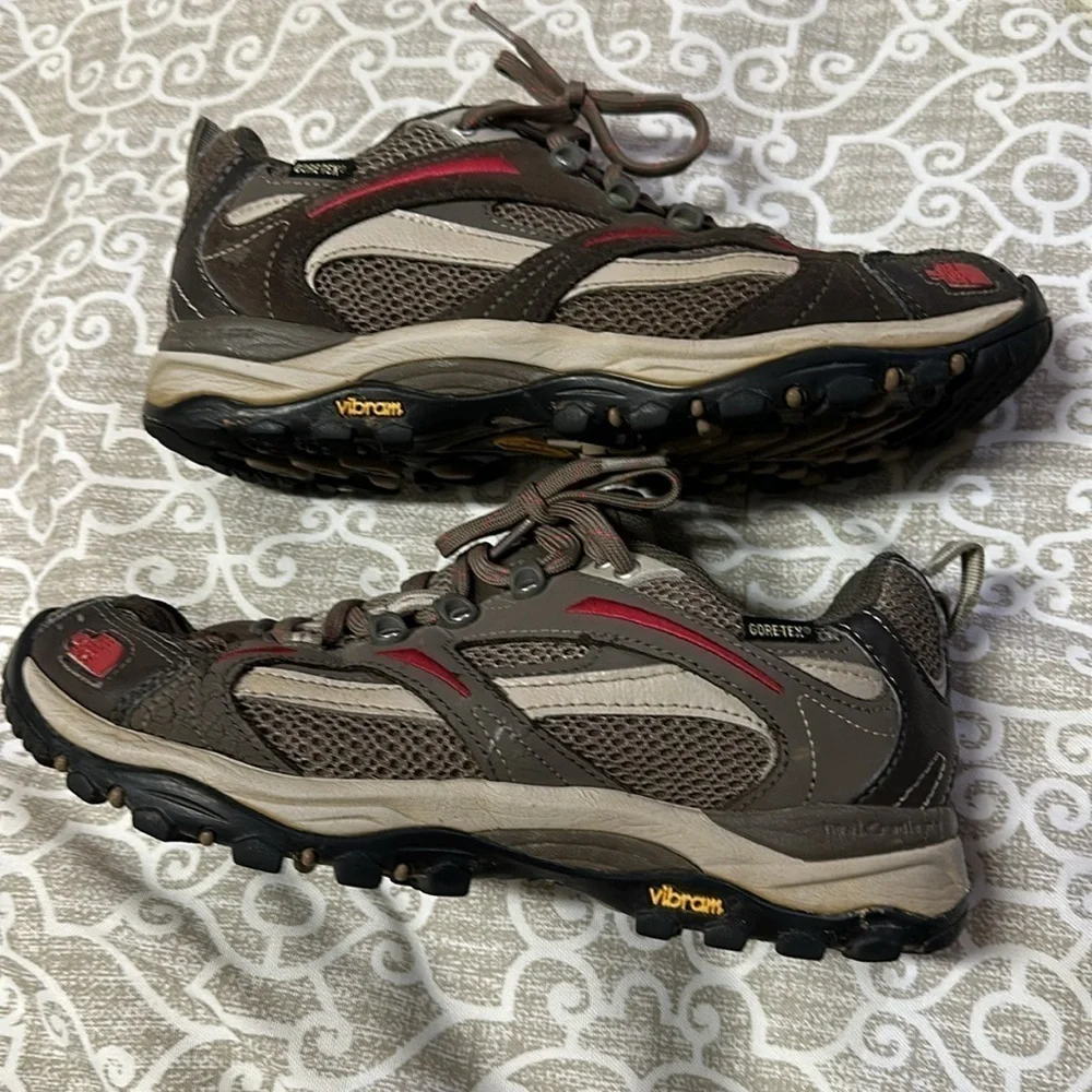 WOMENS sz 7.5 north face shoes gore-tex